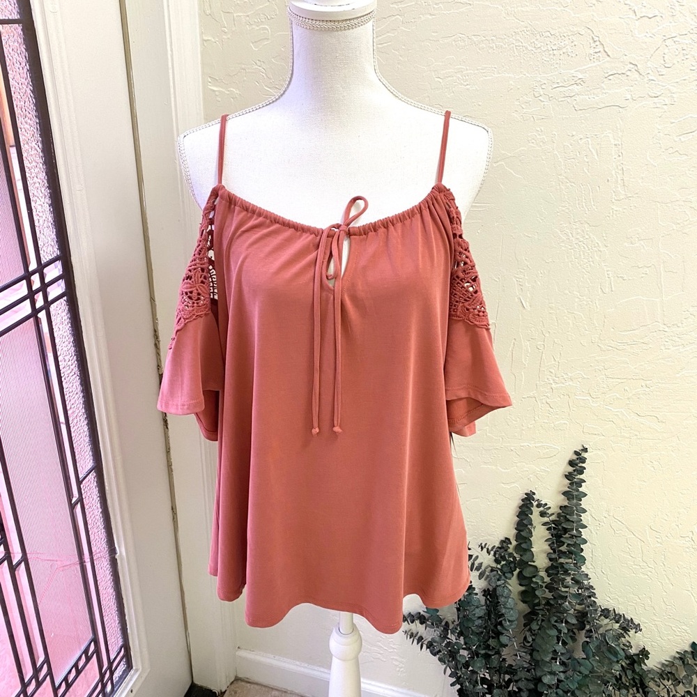 Gibson Latimer Cold Shoulder Top Small Burnt Orange Crochet Sleeve Keyhole NWT